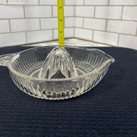 Vintage Clear Glass Hand Juicer Reamer Orange Lemon Citrus Juicer - Large - Picture 10 of 10